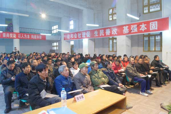 县建委在柏家镇举办建筑农民工技能培训班