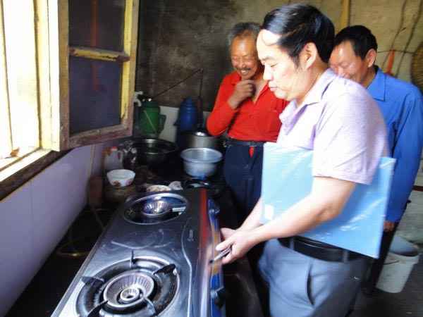 聚奎镇沼气池建设项目通过县级验收