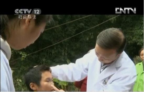 天妃整形决定免费救助小琴