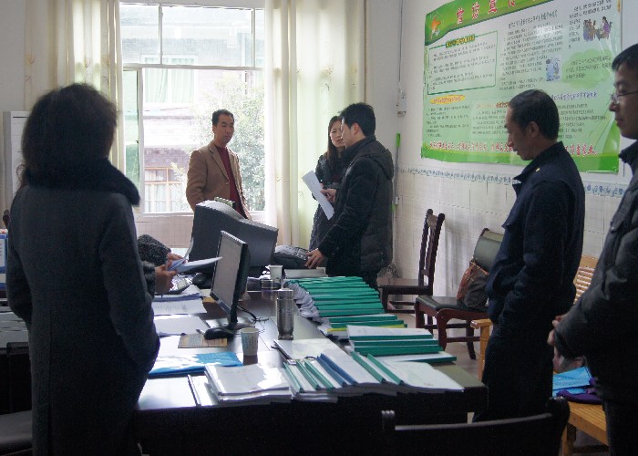 县委政法委检查龙门镇社会管理综合治理工作