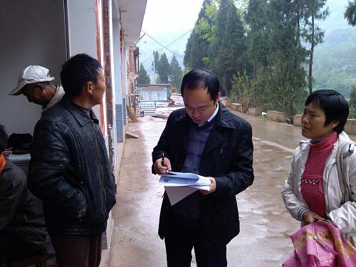 杨主任在对奖励扶助对象的信息进行调查核实
