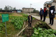 梁平区安胜镇全面检查养殖场排污情况