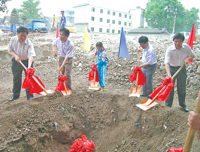 梁平文化镇小学昨日建新校 可抗六级地震